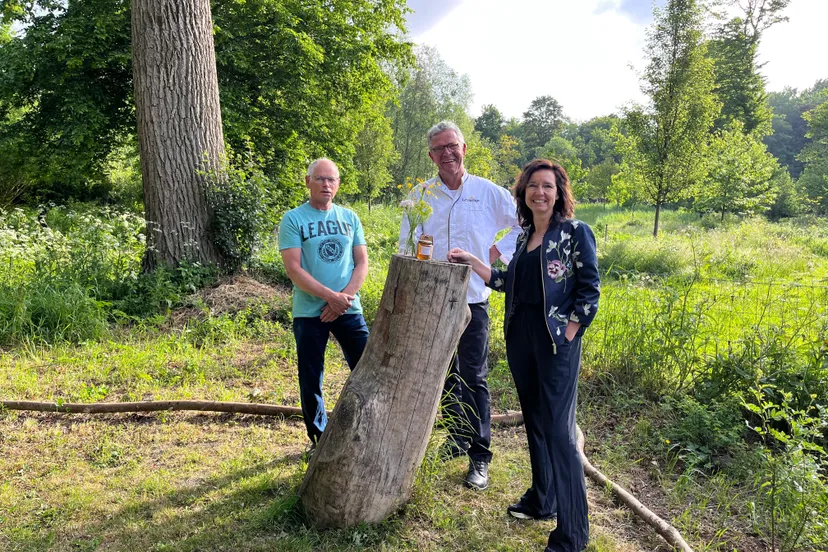 persfoto diner in het voedselbos