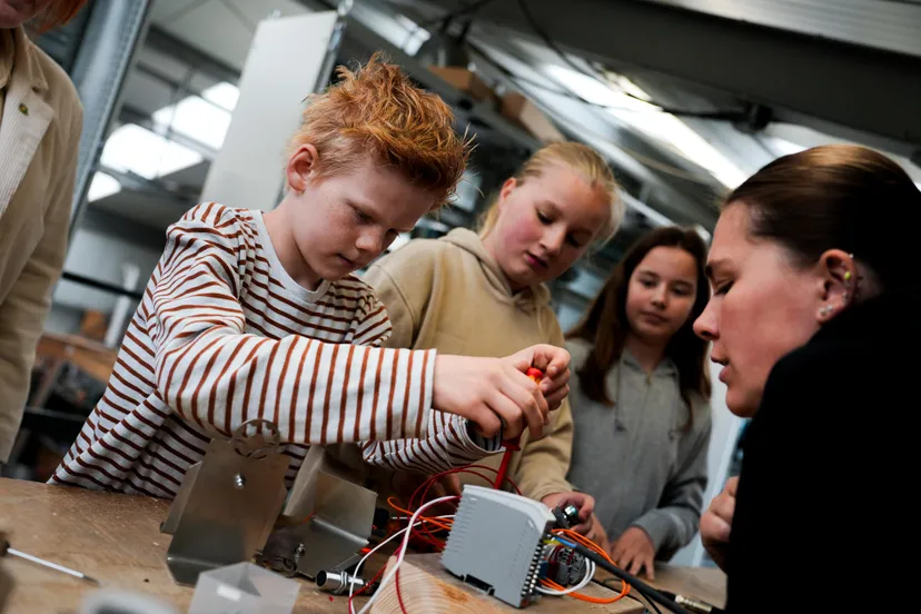 Besturingsmonteur in de dop