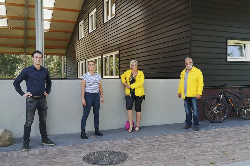 201020 foto bij werkbezoek samoza