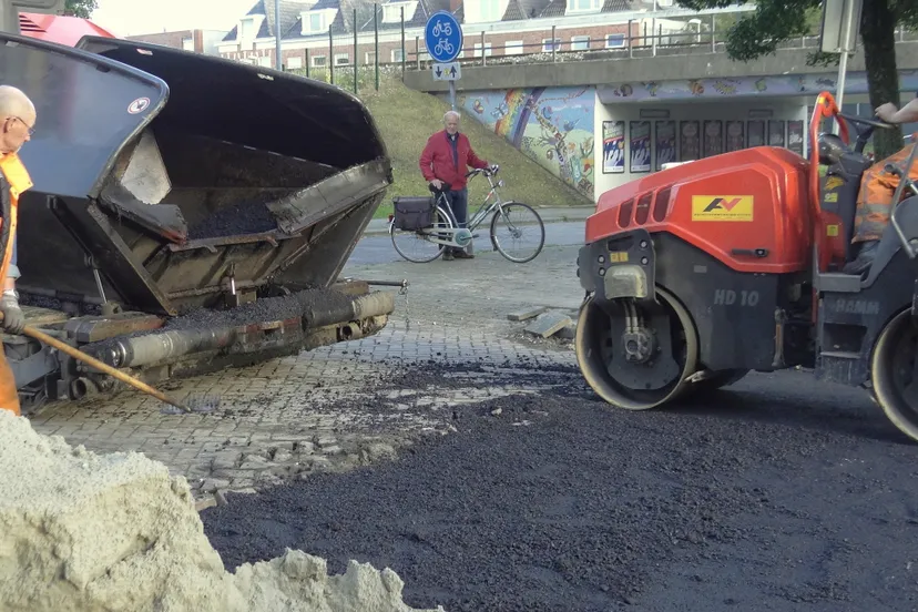 asfalteren wegwerkzaamheden wijkvereniging tuinwijk cc by sa 20
