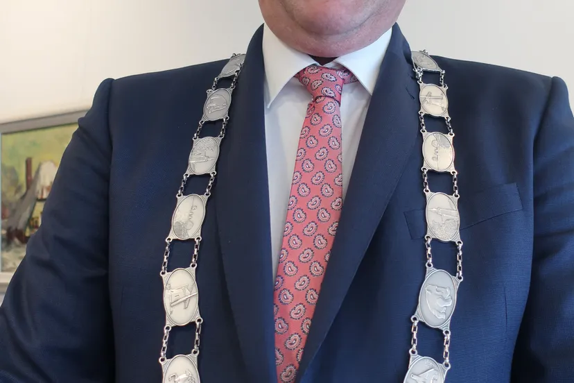 burgemeester de weerd ambtsketen