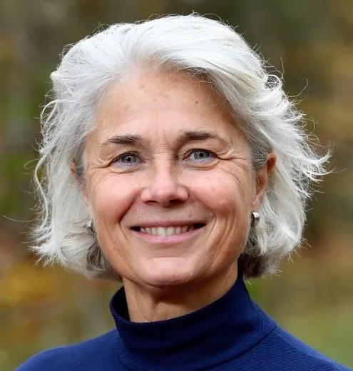 foto monique 2020 lr 495x520 1