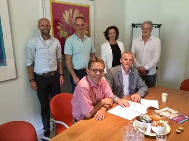foto ondertekening samenwerking inculsief groep ggz centraal