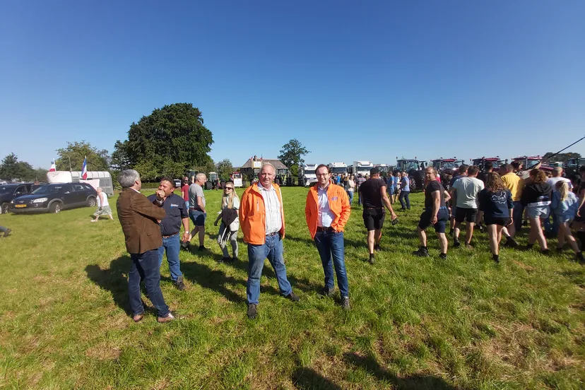 foto vertrek boeren uit nunspeet 2
