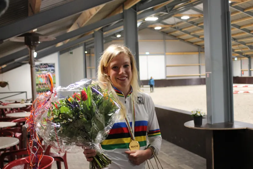 huldiging annemarie worst werledkampioenen beloften 2017 watermerk