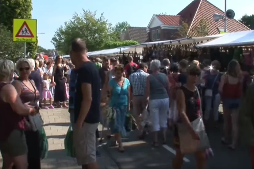 markt braderie mensen kramen straat still youtube