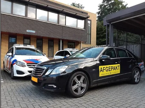 mercedes in beslag insta politie