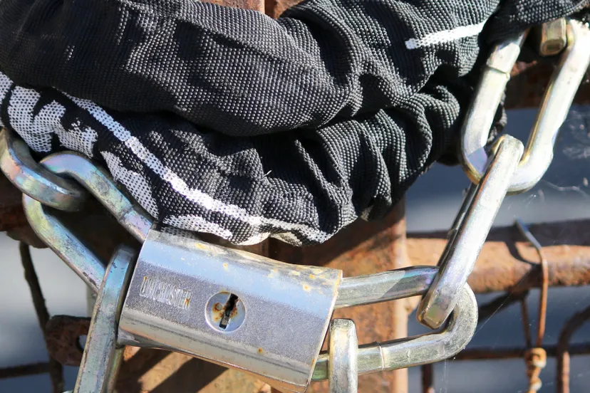 padlock and chain 1474221909d1w