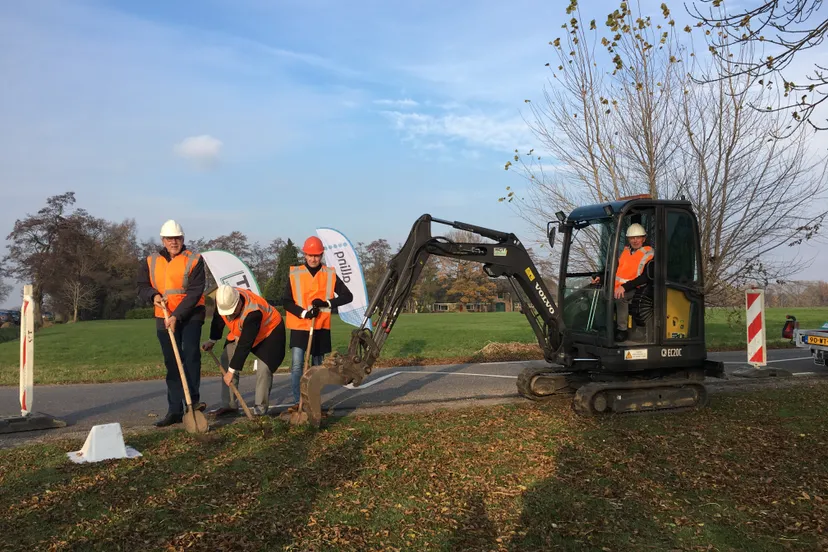 persfoto schop in de grond nw veluwe