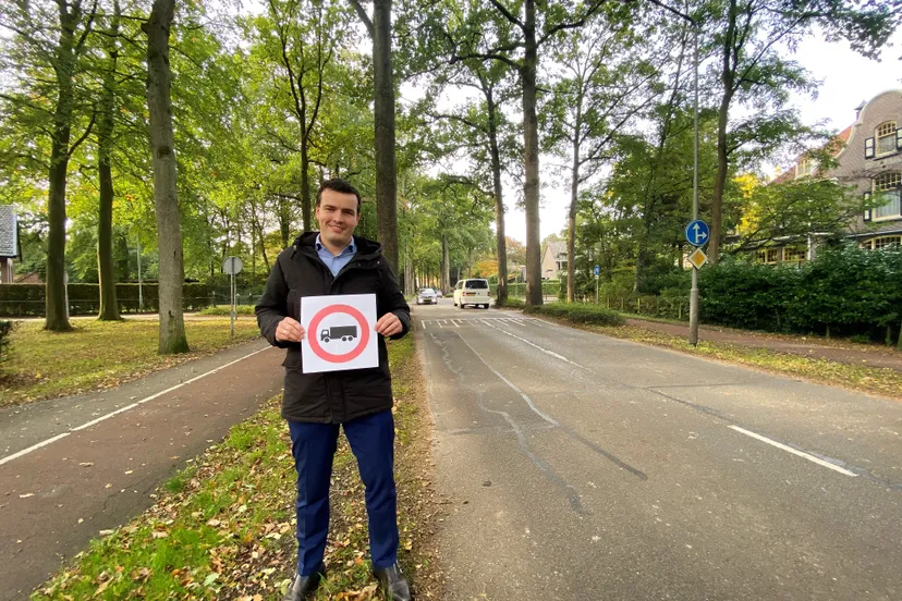 sgp fractievoorzitter harm jan polinder langs het gedeelte van de molijnlaan wat de sgp fractie wil afsluiten voor vrachtverkeer