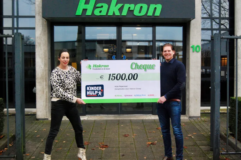 uitreiking cheque kinderhulp actie pepernoot