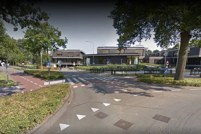 veluvine voorkant rotonde street view