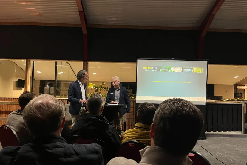 vraaggesprek met wethouder wessel tijdens bijeenkomst woord en daad