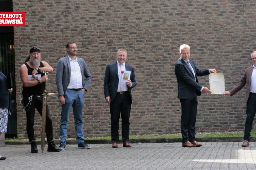 verweesde toren stadhuis