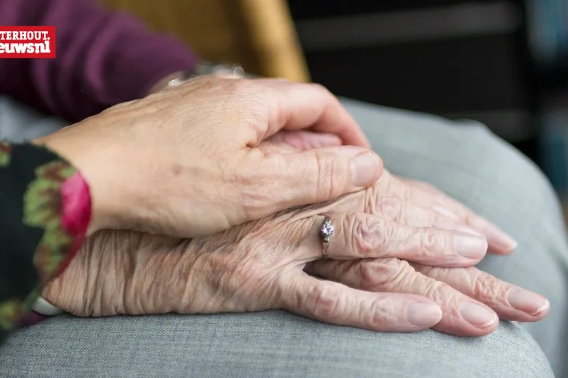 handen bejaard