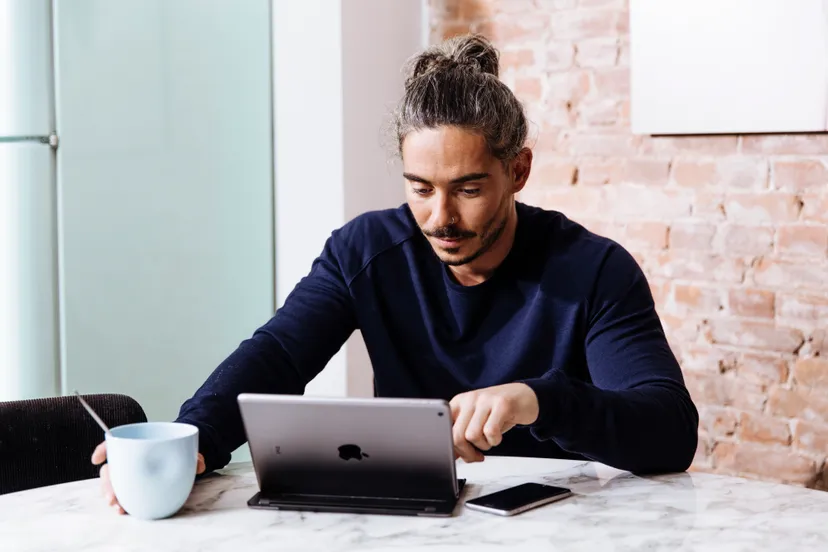 j8a1504 social media