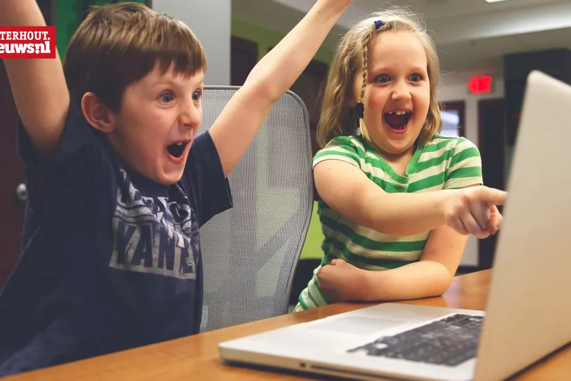 kinderen blij computer