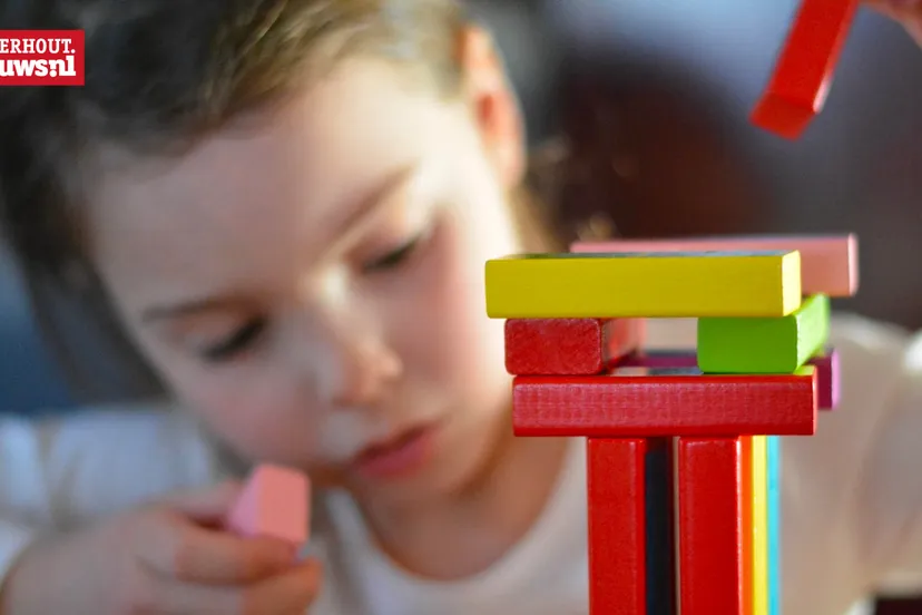 kinderopvang kind spelen blokken