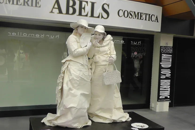 living statues standbeeld