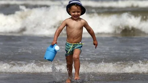 m50dhsuk7uw7nrd21tegc5zig mooi weer zon zee strand kind