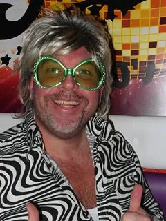 m7mg2azdzbsmlk2d7gbfpehxm ronnie retro