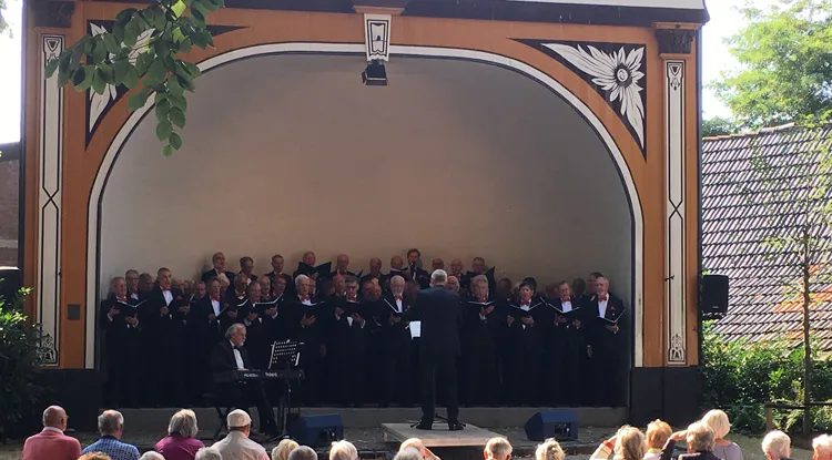 mannenkoor in de schelp