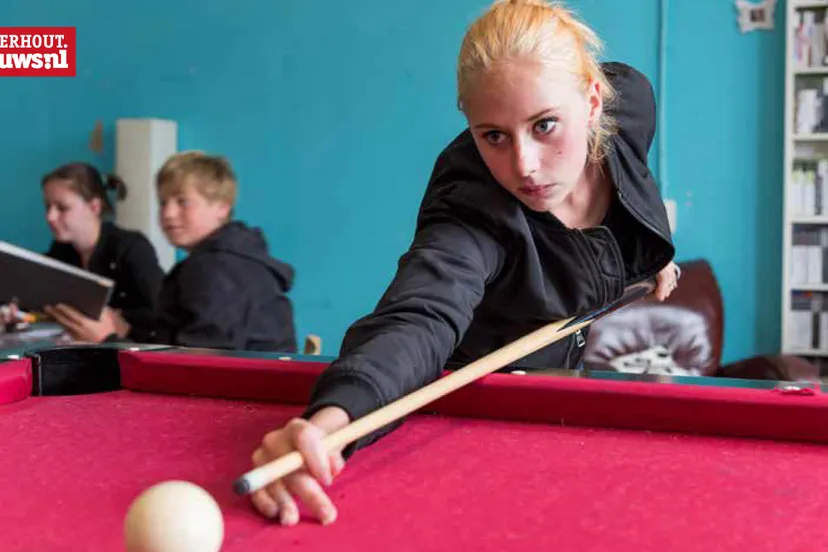 meisje biljart