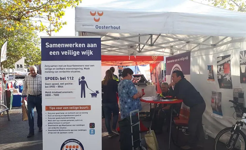 tent op markt politie