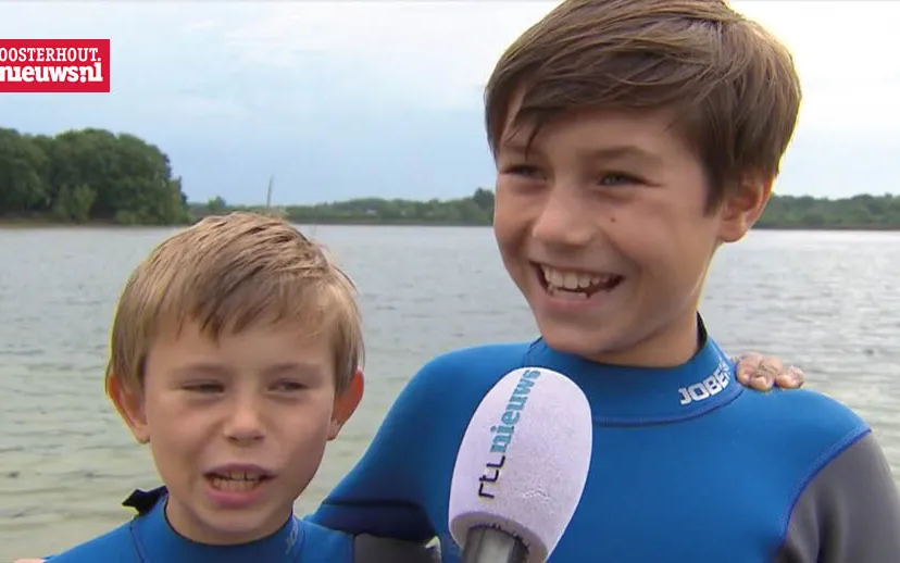 zwemmende broertjes