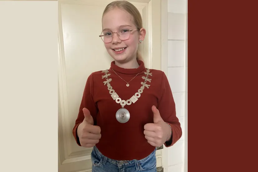 014 foto kinderburgemeester kate is initiatiefnemer van het jeugdlintje