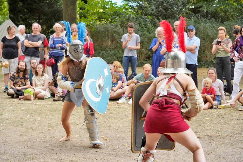 033 persbericht overbetuwe ontmoet de romeinen romeinenfestival elst gladiatrixen