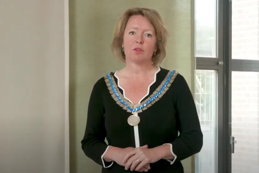 burgemeester patricia hoytink roubos in video dodenherdenking 4 mei 2020