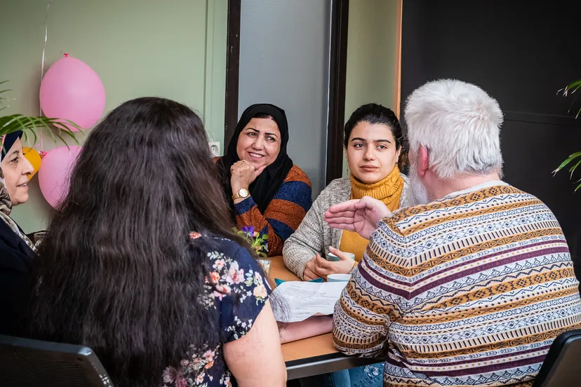 deelnemers van het taalcafe fotograaf marcel krijgsman