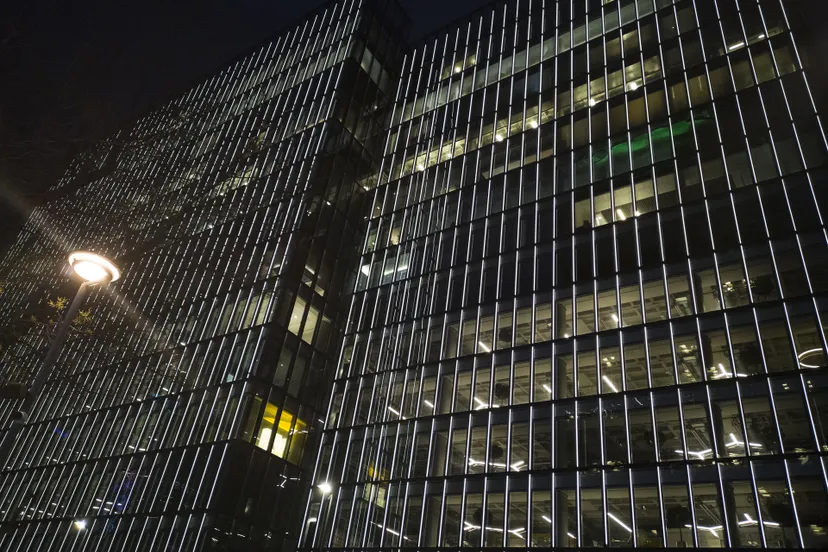 licht avond kantoor engin akyurt pixabay