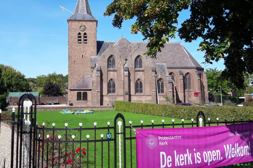 foto de kerk is open