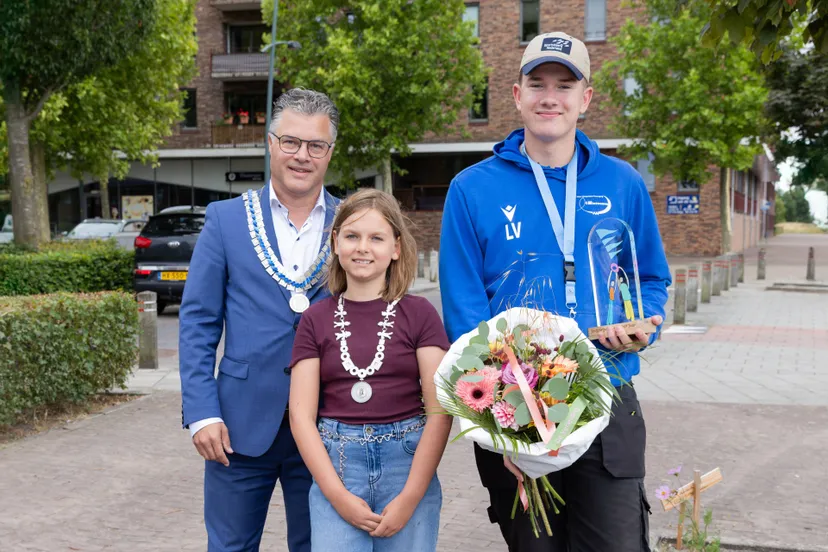 020 foto uitreiking jeugdvrijwilligersprijs fotografie nienke wiering