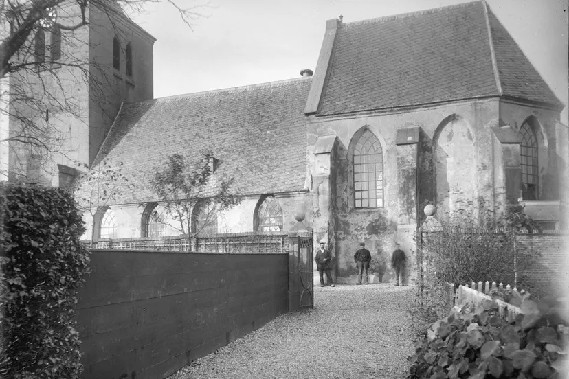 Kerk_vanuit_het_zuid-oosten_-_Zetten_-_20222077_-_RCE