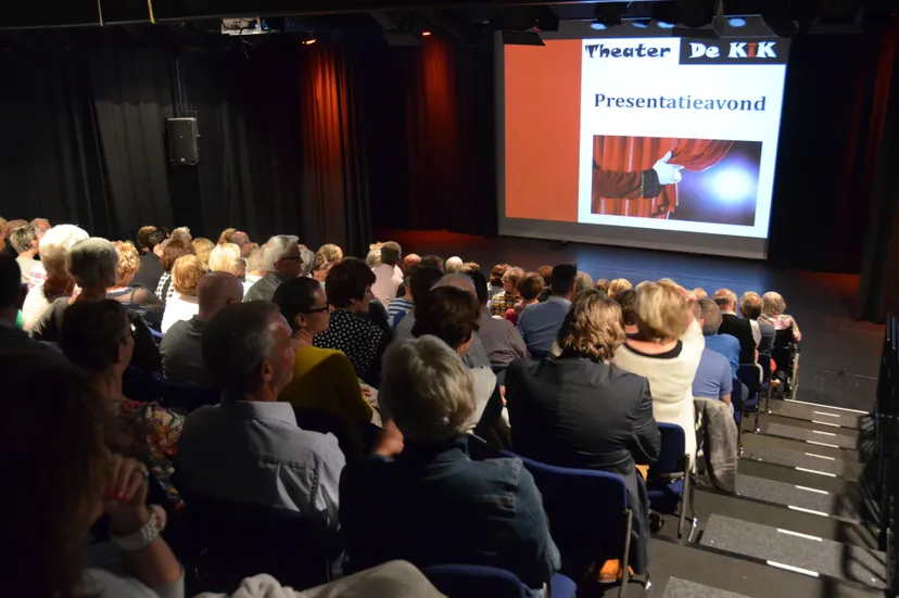 Theaterzaal-met-publiek-presentatieavond - foto Diane Radstake