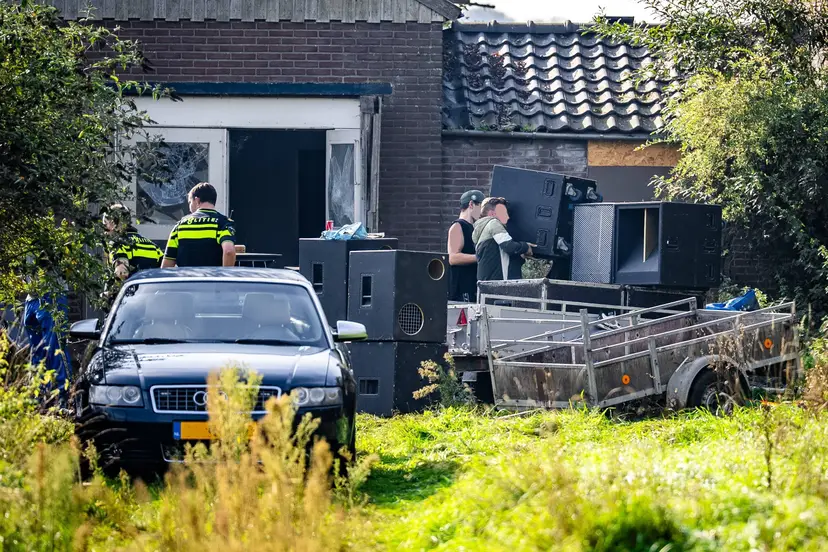 HEITINK_20261003_illegaal_feest_beeindigt_door_de_politie_in_elst_4