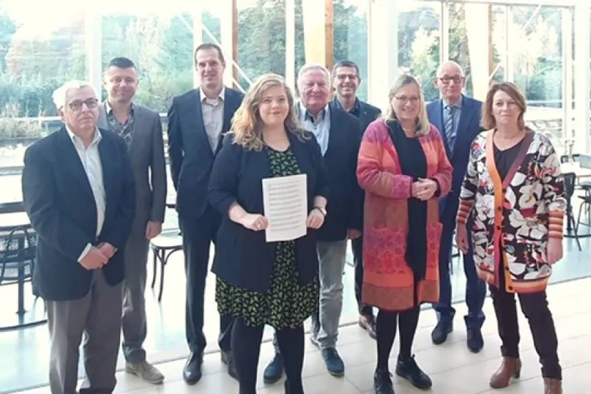 725 foto bestuurders tekenen samenwerkingsovereenkomst cultuurregio noord en midden limburg