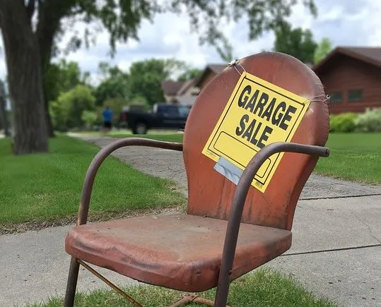 garage sale sign 2261502 960 720 e1527886505904