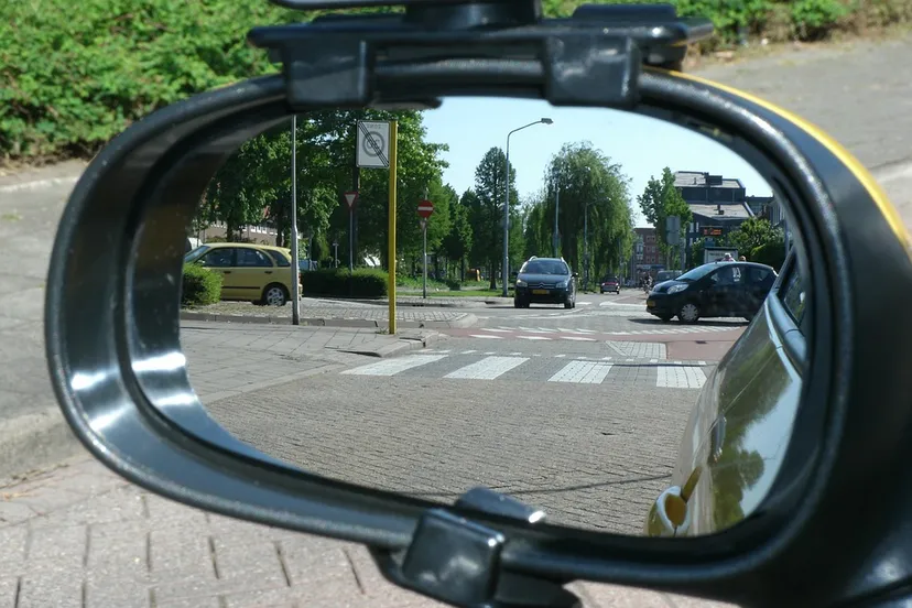 verkeer oversteken zebrapad