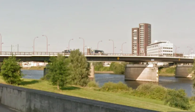 brug stadsbrug venlo hq foto google streetview