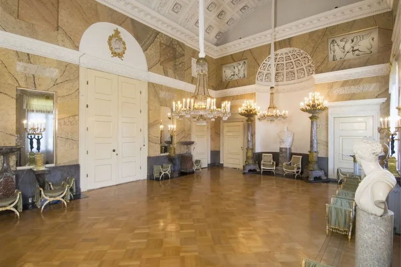 1024px interieur overzicht van de stuczaal met gebogen plafond met cassetten gelegen aan de achterzijde van het corps de logis soestdijk 20404586 rce