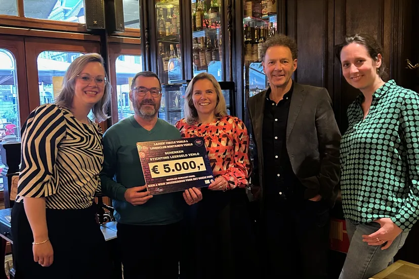 240422 overhandiging cheque e5000