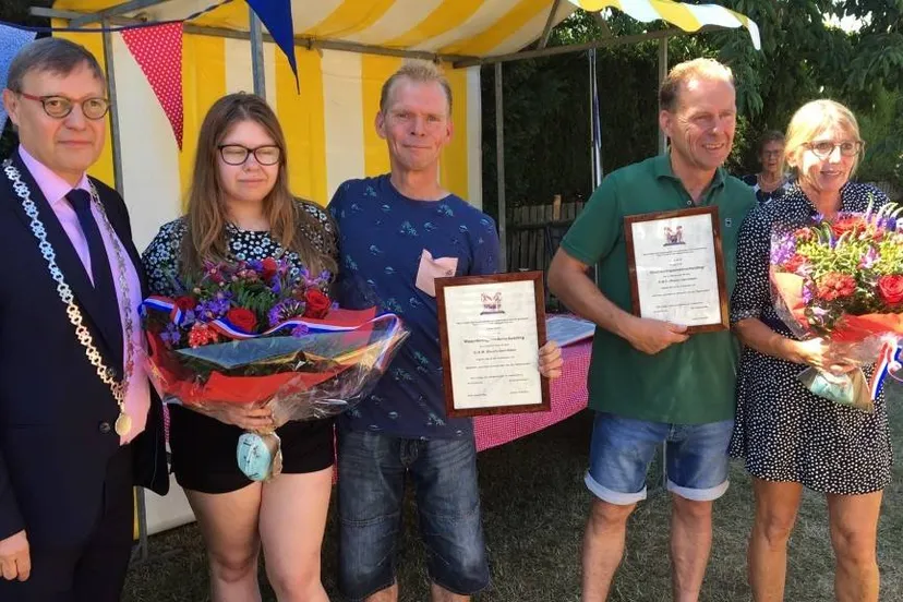 589 waarderingsonderscheiding twee broers belfled