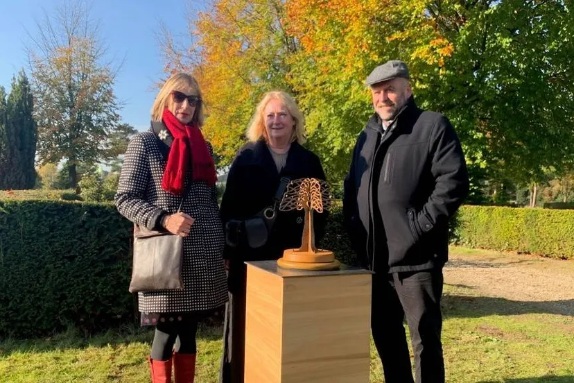 716 monument met weth en initiatiefnemer