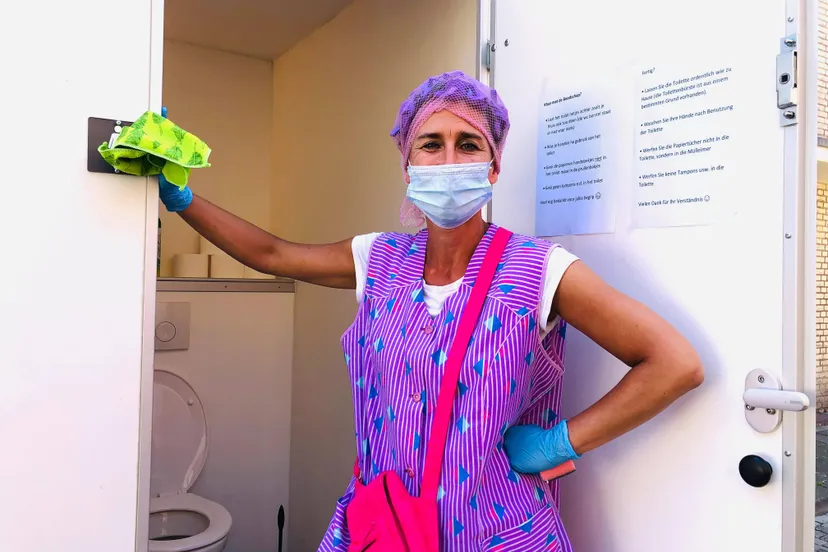 astrid roox toilet juffrouw