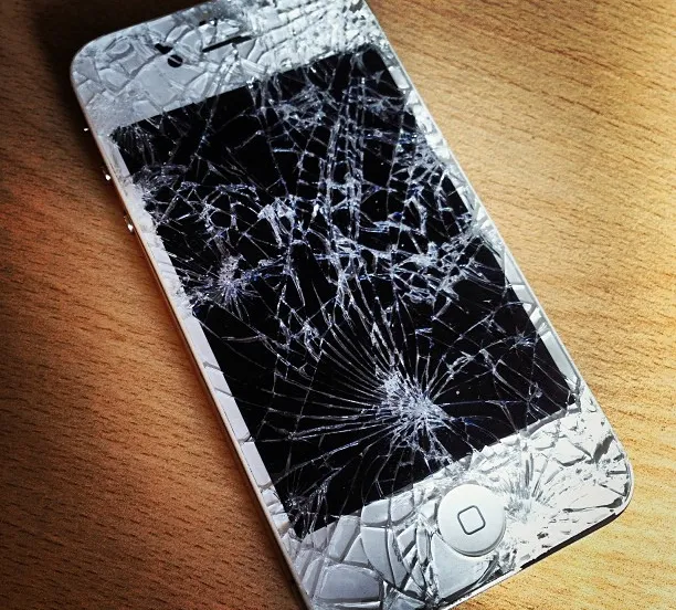 cc by 20 johnnymip kapotte telefoon