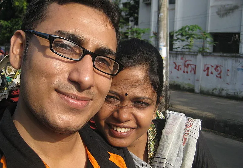 couple selfie in rickshaw